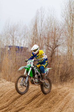 Motokros, Ukrayna, Harkov, 04.04.2021 'de Kharkov bölgesinin açık şampiyonası