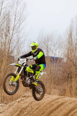 Motokros, Ukrayna, Harkov, 04.04.2021 'de Kharkov bölgesinin açık şampiyonası