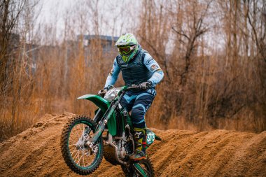 Motokros, Ukrayna, Harkov, 04.04.2021 'de Kharkov bölgesinin açık şampiyonası