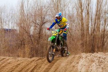 Motokros, Ukrayna, Harkov, 04.04.2021 'de Kharkov bölgesinin açık şampiyonası