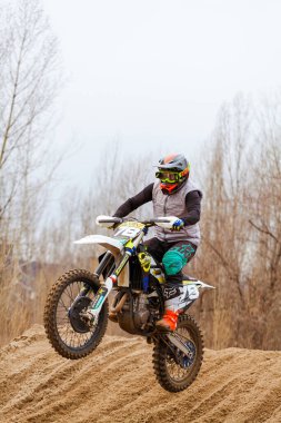 Motokros, Ukrayna, Harkov, 04.04.2021 'de Kharkov bölgesinin açık şampiyonası