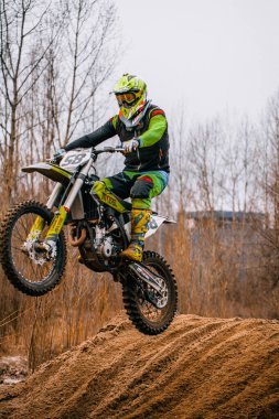 Motokros, Ukrayna, Harkov, 04.04.2021 'de Kharkov bölgesinin açık şampiyonası