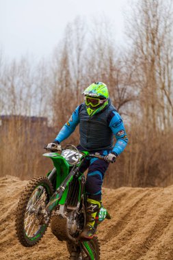 Motokros, Ukrayna, Harkov, 04.04.2021 'de Kharkov bölgesinin açık şampiyonası