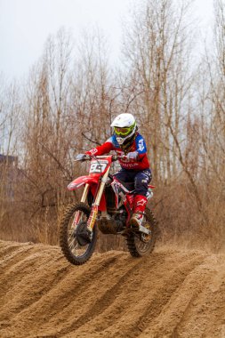 Motokros, Ukrayna, Harkov, 04.04.2021 'de Kharkov bölgesinin açık şampiyonası