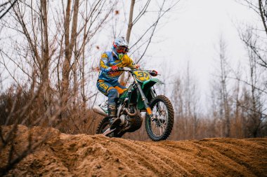 Motokros, Ukrayna, Harkov, 04.04.2021 'de Kharkov bölgesinin açık şampiyonası