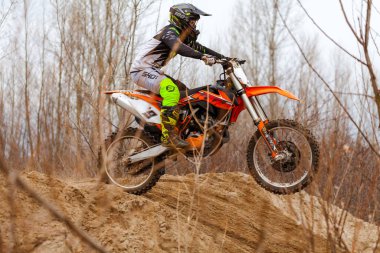 Motokros, Ukrayna, Harkov, 04.04.2021 'de Kharkov bölgesinin açık şampiyonası