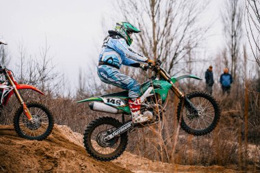 Motokros, Ukrayna, Harkov, 04.04.2021 'de Kharkov bölgesinin açık şampiyonası