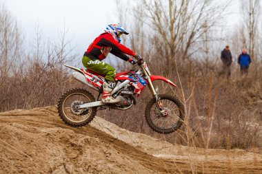 Motokros, Ukrayna, Harkov, 04.04.2021 'de Kharkov bölgesinin açık şampiyonası