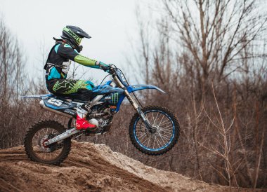 Motokros, Ukrayna, Harkov, 04.04.2021 'de Kharkov bölgesinin açık şampiyonası