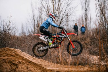 Motokros, Ukrayna, Harkov, 04.04.2021 'de Kharkov bölgesinin açık şampiyonası