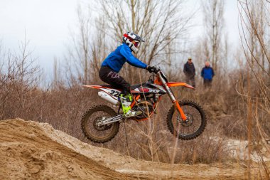 Motokros, Ukrayna, Harkov, 04.04.2021 'de Kharkov bölgesinin açık şampiyonası