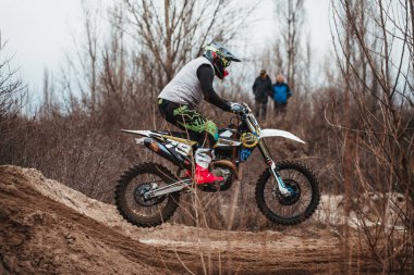 Motokros, Ukrayna, Harkov, 04.04.2021 'de Kharkov bölgesinin açık şampiyonası