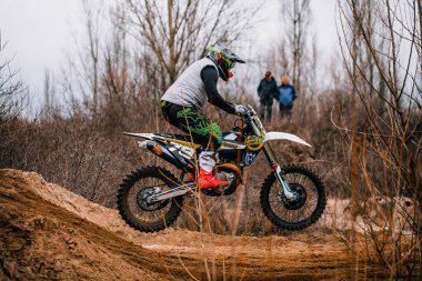 Motokros, Ukrayna, Harkov, 04.04.2021 'de Kharkov bölgesinin açık şampiyonası