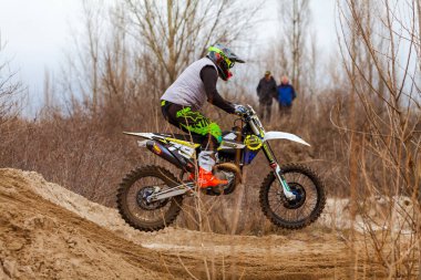 Motokros, Ukrayna, Harkov, 04.04.2021 'de Kharkov bölgesinin açık şampiyonası