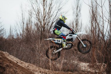 Motokros, Ukrayna, Harkov, 04.04.2021 'de Kharkov bölgesinin açık şampiyonası