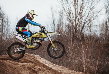 Motokros, Ukrayna, Harkov, 04.04.2021 'de Kharkov bölgesinin açık şampiyonası