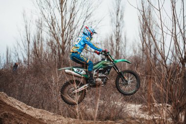 Motokros, Ukrayna, Harkov, 04.04.2021 'de Kharkov bölgesinin açık şampiyonası