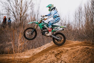 Motokros, Ukrayna, Harkov, 04.04.2021 'de Kharkov bölgesinin açık şampiyonası