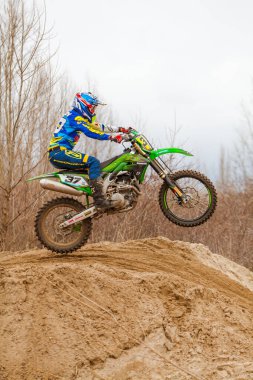 Motokros, Ukrayna, Harkov, 04.04.2021 'de Kharkov bölgesinin açık şampiyonası