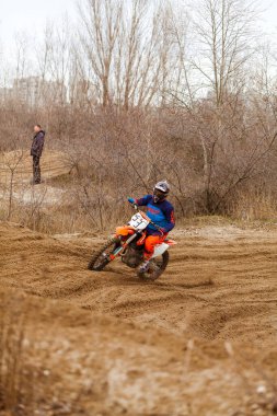 Motokros, Ukrayna, Harkov, 04.04.2021 'de Kharkov bölgesinin açık şampiyonası