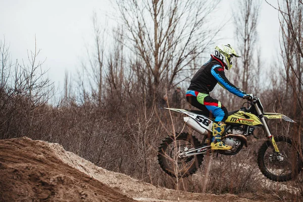 Motokros, Ukrayna, Harkov, 04.04.2021 'de Kharkov bölgesinin açık şampiyonası