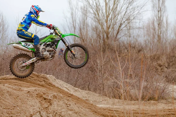 Motokros, Ukrayna, Harkov, 04.04.2021 'de Kharkov bölgesinin açık şampiyonası