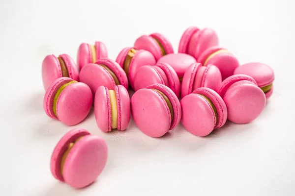 Macarons Closeup White Wooden Background Sweet Colourful Pink French Macaroons — Stock Photo, Image