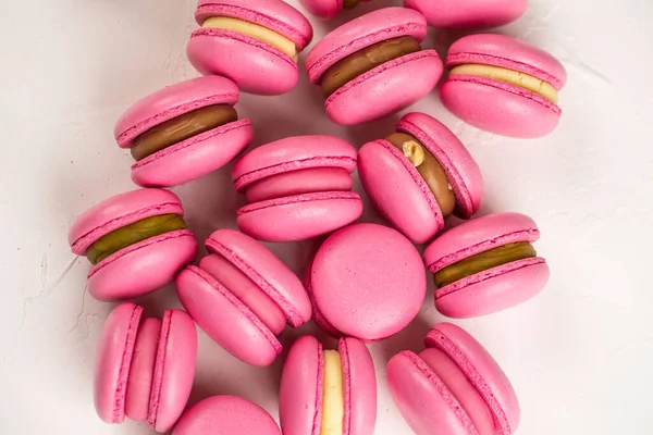 Macarons Closeup White Wooden Background Sweet Colourful Pink French Macaroons — Stock Photo, Image