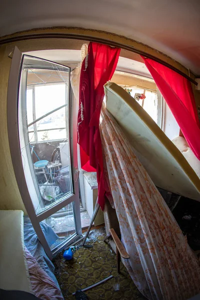 Beschadigde Woonkamer Het Appartement Van Een Van Huizen Als Gevolg — Stockfoto