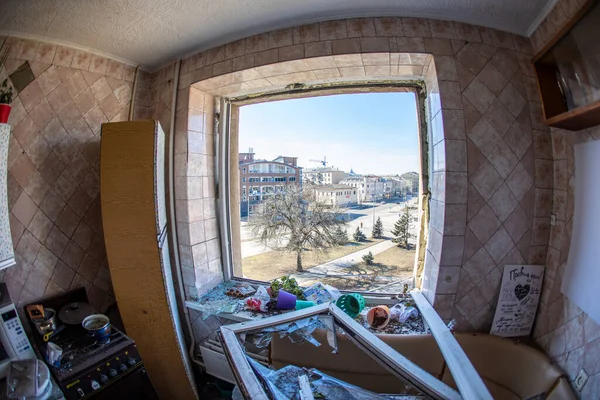 คาร เครน นาคม 2022 องคร ยหายในอพาร ทเม ในบ านหล งหน — ภาพถ่ายสต็อก