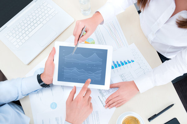 Analyzing financial chart