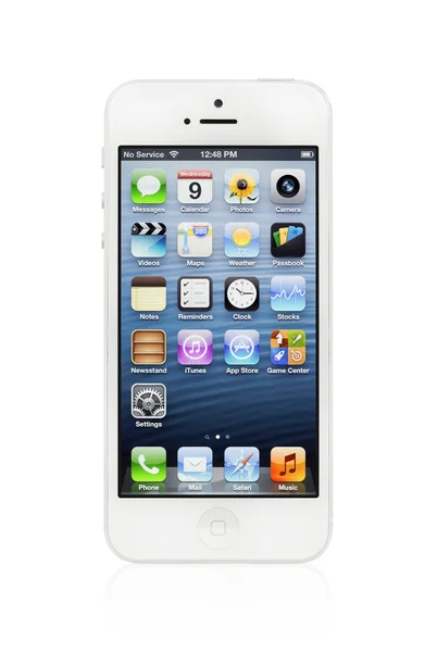 Yeni beyaz apple iphone 5 — Stok fotoğraf