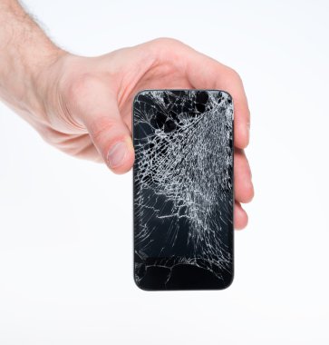 kırık smartphone tutan adam
