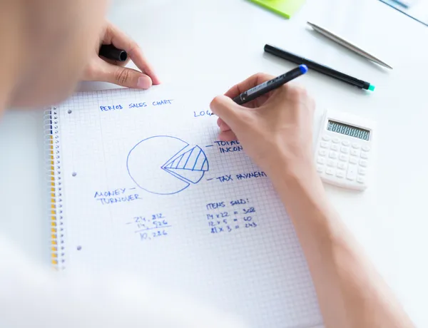 Calculating sales earnings — Stock Photo, Image