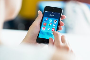 Sosyal medya apps Apple iPhone 5'ler