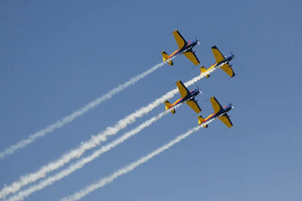 Flugzeuge in Formation — Stockfoto