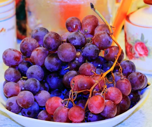 Grapes on the table — Stock Photo, Image