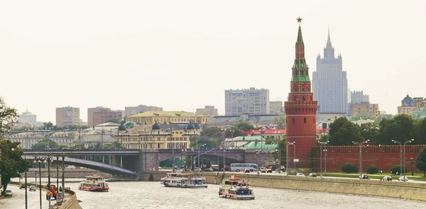 Widok na nabrzeże rzeki Moskwy — Zdjęcie stockowe