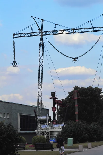 Frammento di linee di trasmissione, linee elettriche — Foto Stock