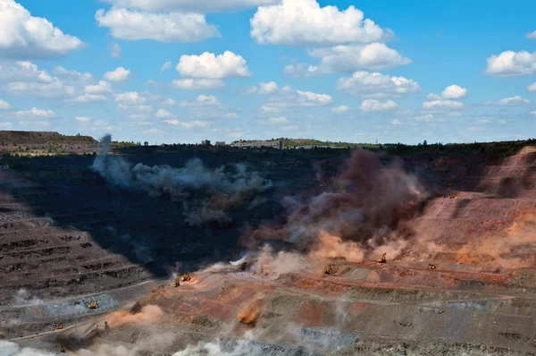 Blast in open cast mine — Stock Photo, Image