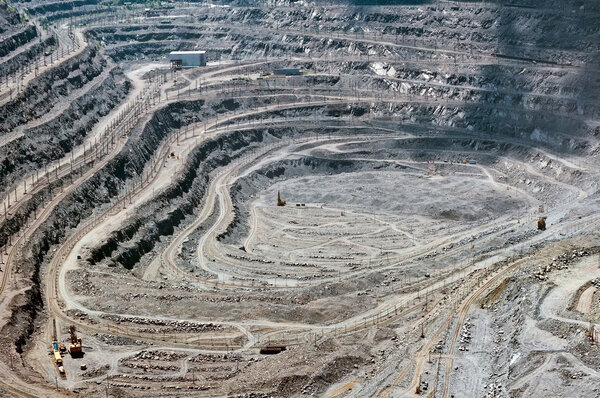 Открытая шахта
