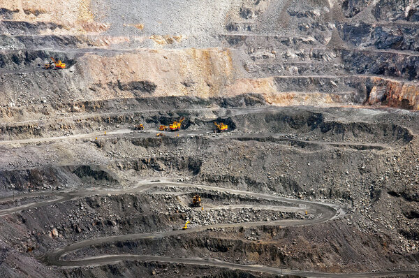 Открытая шахта
