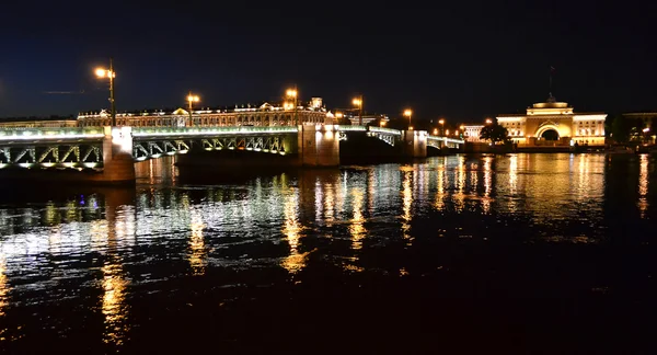 Night view of Palace Bridge — Stock Photo, Image