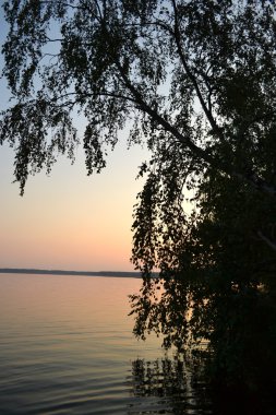 Gölde gün batımı