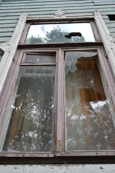 Broken window — Stock Photo, Image