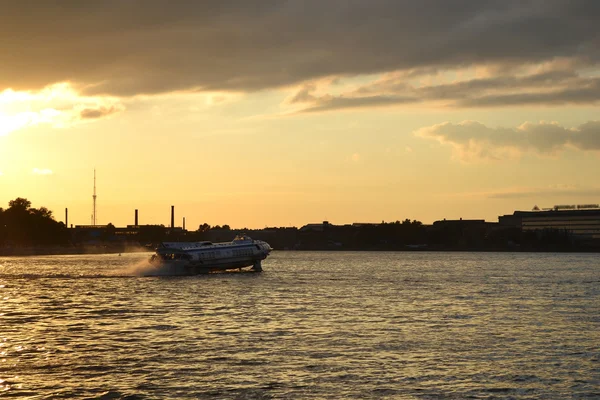 Fiume Neva al tramonto, San Pietroburgo Fotografia Stock