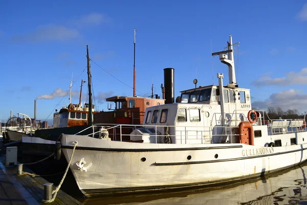 Pequeno navio no porto de Helsínquia — Fotografia de Stock