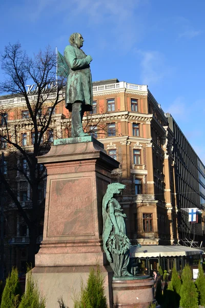 Standbeeld in het centrum van helsinki — Stockfoto