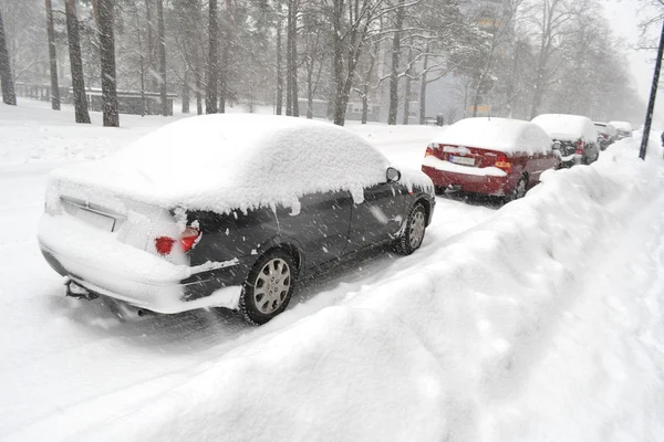 Carros na neve — Fotografia de Stock