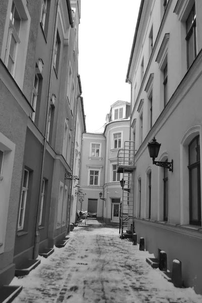 Rua estreita em riga — Fotografia de Stock